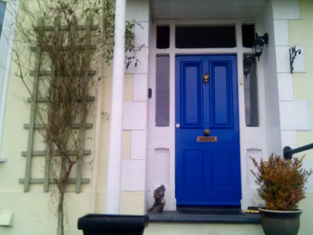 Y Garreg Wen Bed & Breakfast Llanybydder ภายนอก รูปภาพ
