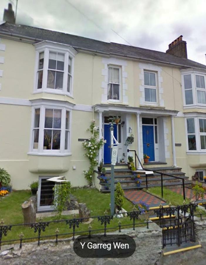 Y Garreg Wen Bed & Breakfast Llanybydder ภายนอก รูปภาพ